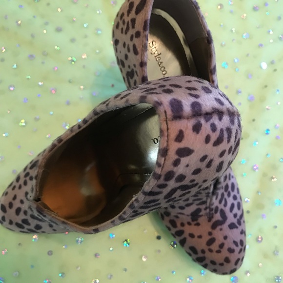 Booties/heels. Faux leopard fur.Size 8m - Picture 4 of 5